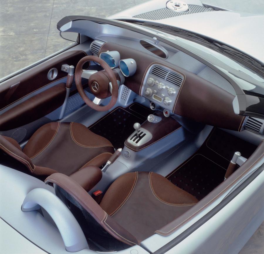 Интерьер Mercedes-Benz Vision SLA Concept 2000 года  (фото 4 из 14)